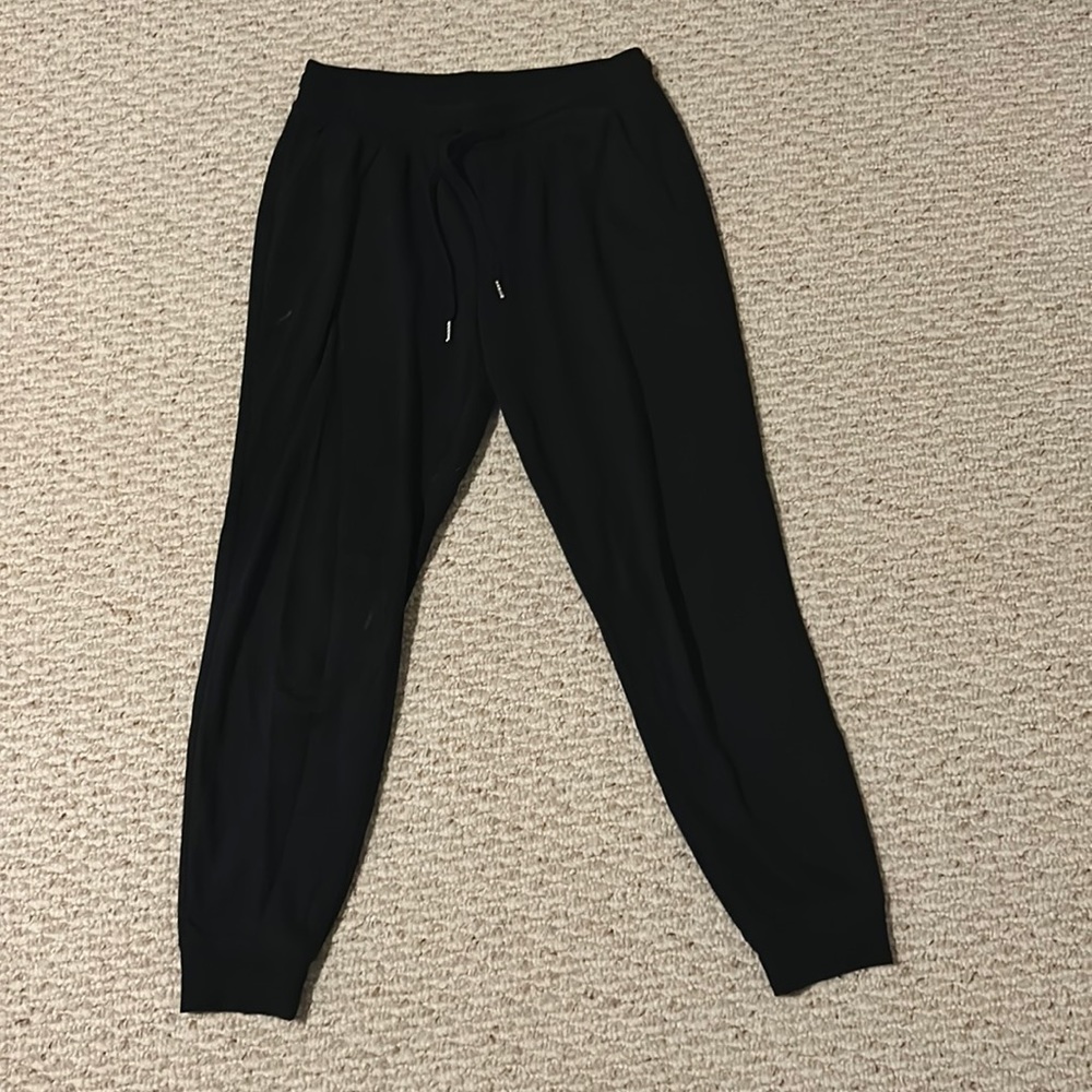 Black Old Navy sweat pants